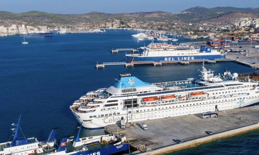 Μπλέχτηκαν οι άγκυρες πλοίων στο Λαύριο εξαιτίας των ισχυρών ανέμων